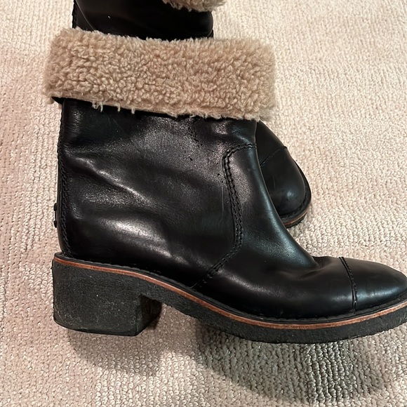 Chanel Leather boot with shearling fold over ankle boot - Picture 6 of 8